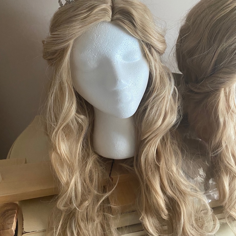 Blonde wig